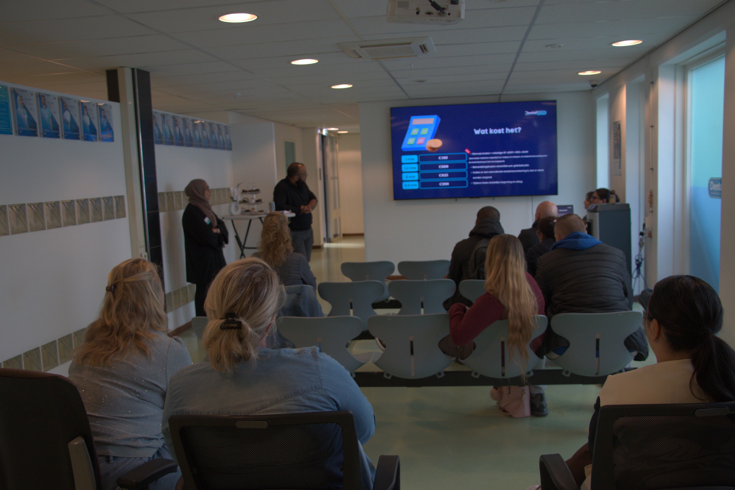 Bezoekers tijdens bijeenkomst